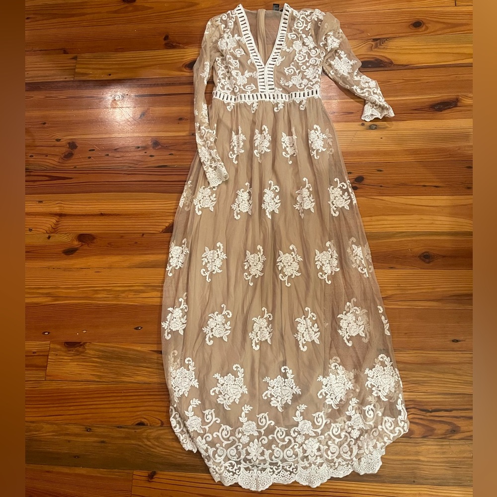GORGEOUS WHITE LACE MAXI DRESS